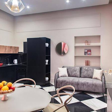 Lady Rose One Apartment เนเปิลส์ ภายนอก รูปภาพ