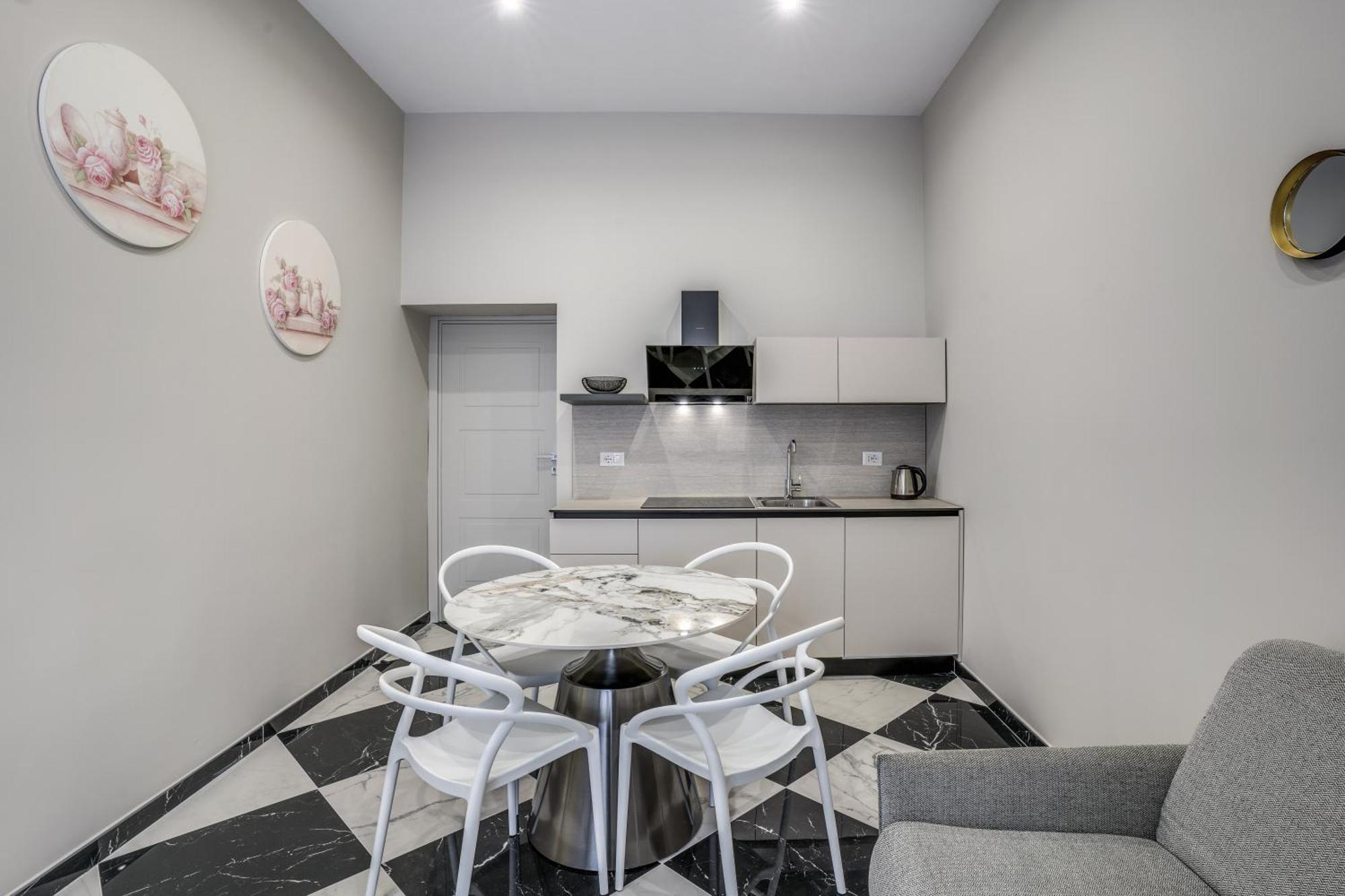 Lady Rose One Apartment เนเปิลส์ ภายนอก รูปภาพ